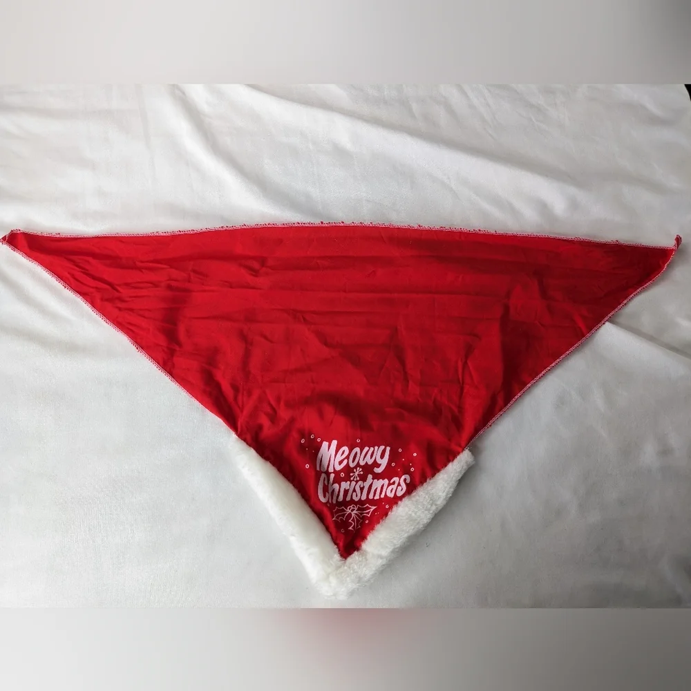 🏈 Cat bandana EUC Meowy Christmas red white fur